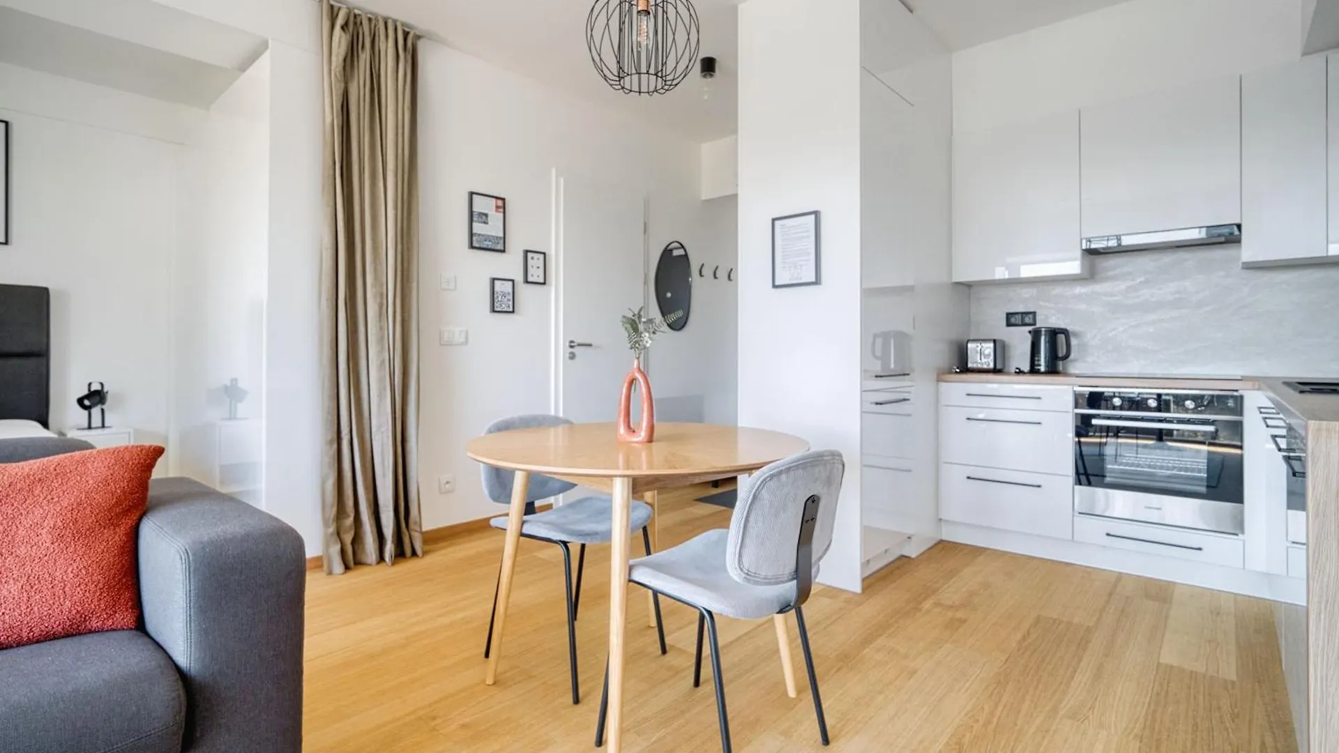 Czech Tesla Apartment By Rentez Praga